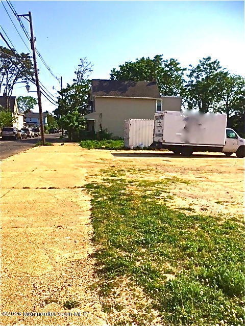 92 Lawrence Ave