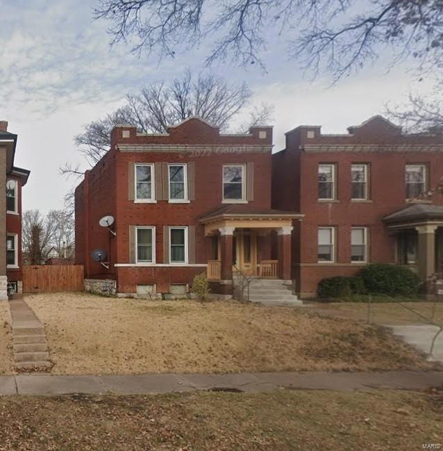 View of front facade with a porch