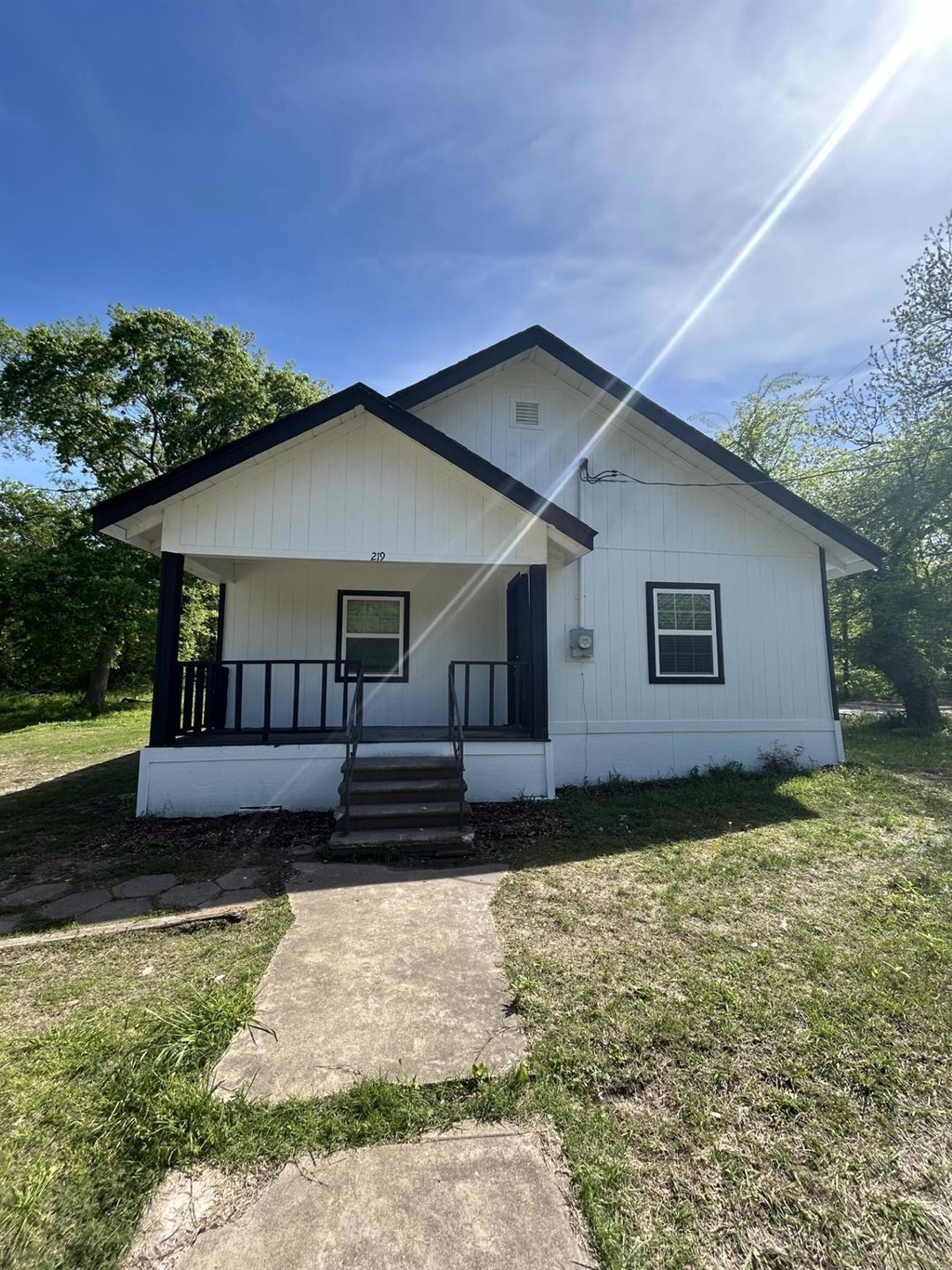 219 S 4th St, Bonham, TX 75418 - photo 1