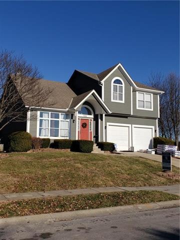 709 Meadow Ln, Raymore, MO 64083 - photo 1