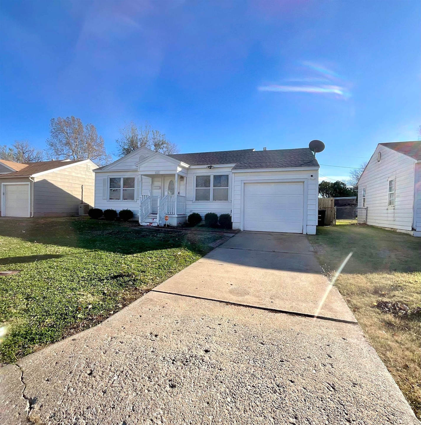 413 W Vine Ave, Enid, OK 73701 - photo 1