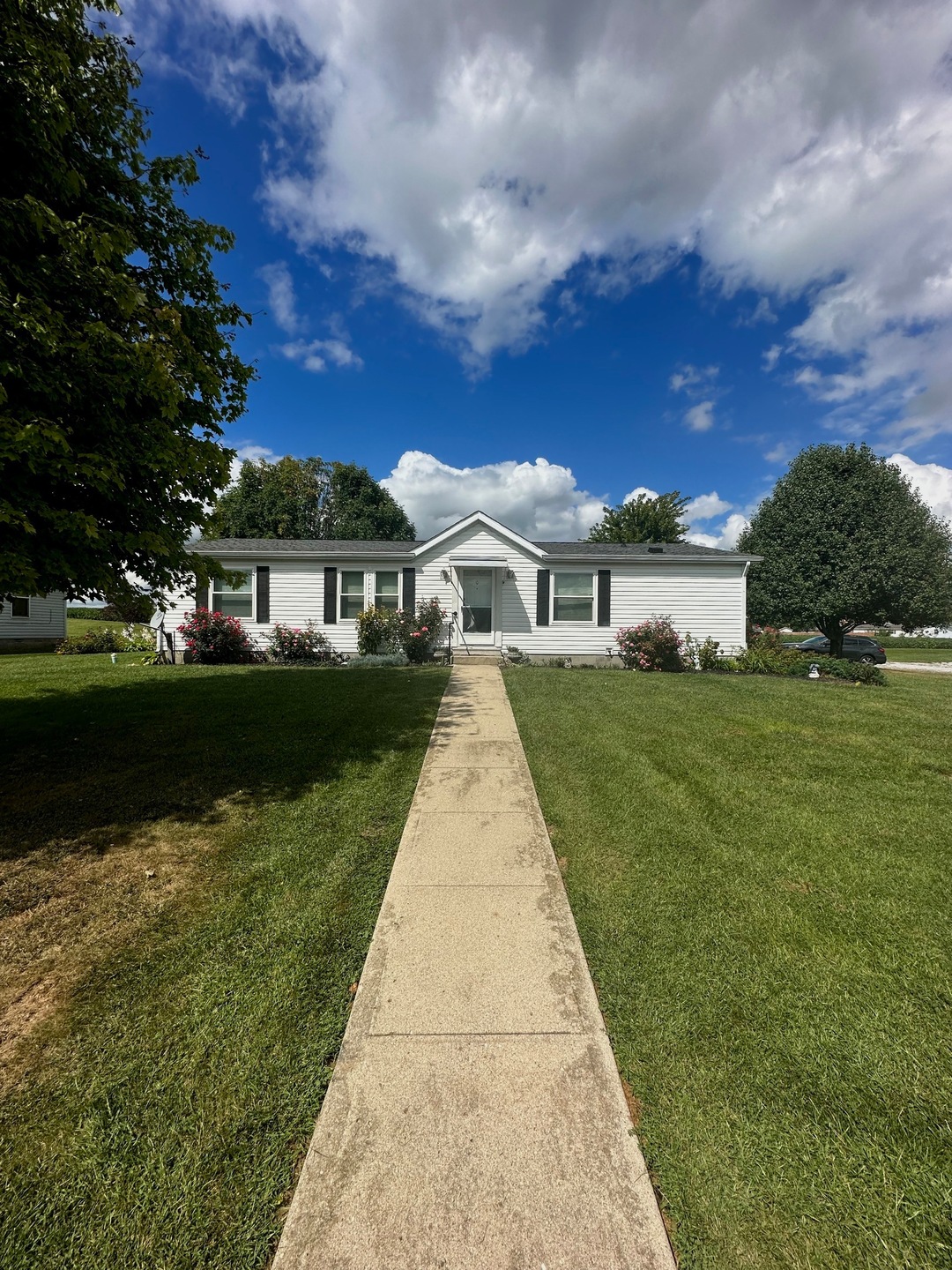 1100 W Hollywood Dr, Rushville, IN 46173 | MLS# MBR21942736