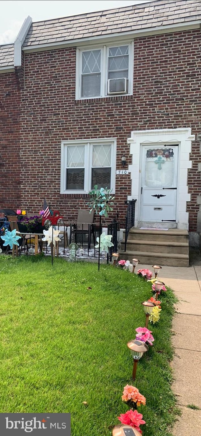 710 Oakwood Dr, Glenolden, PA 19036 - photo 1