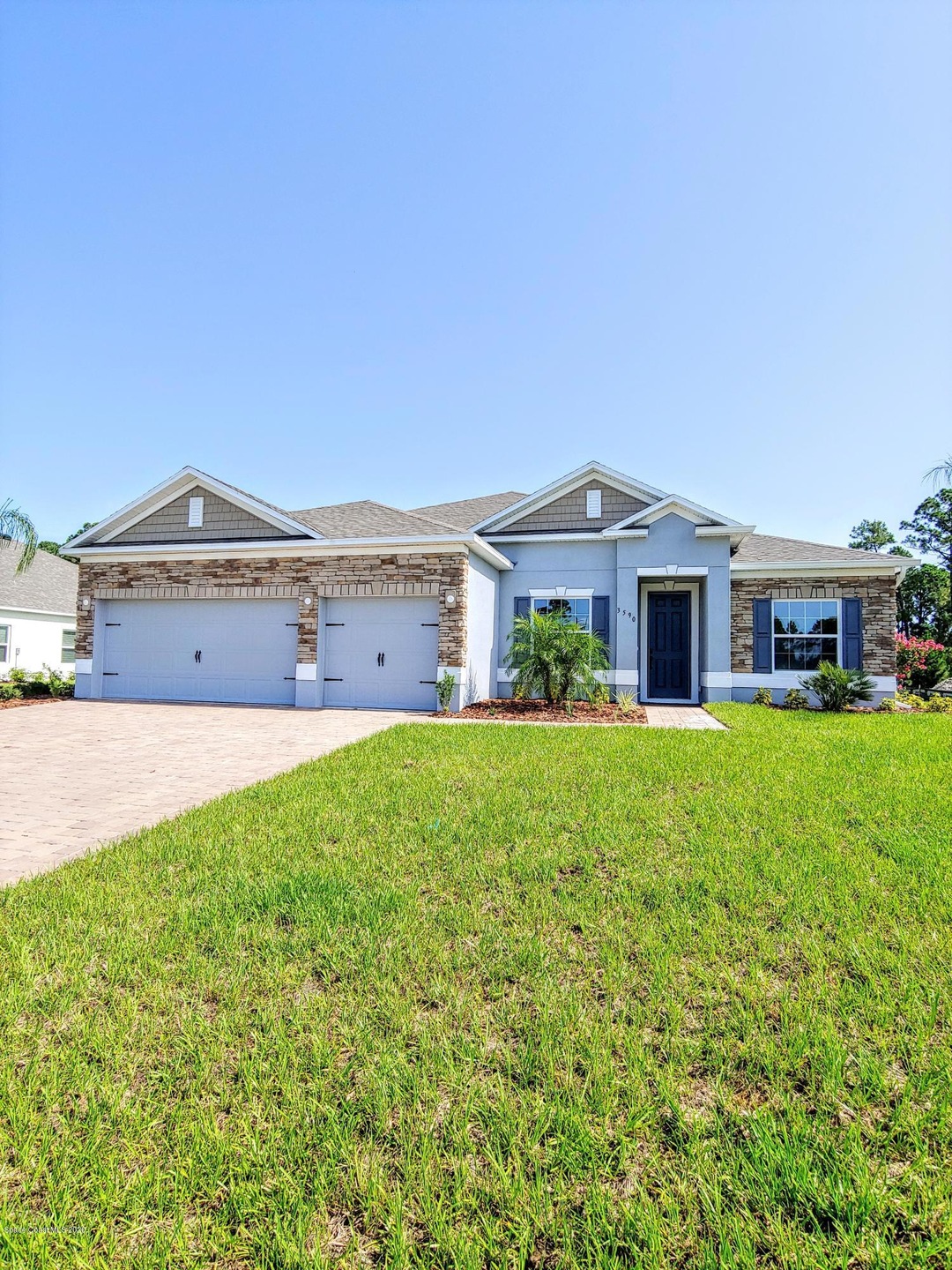 3590 Breezy Point Ln