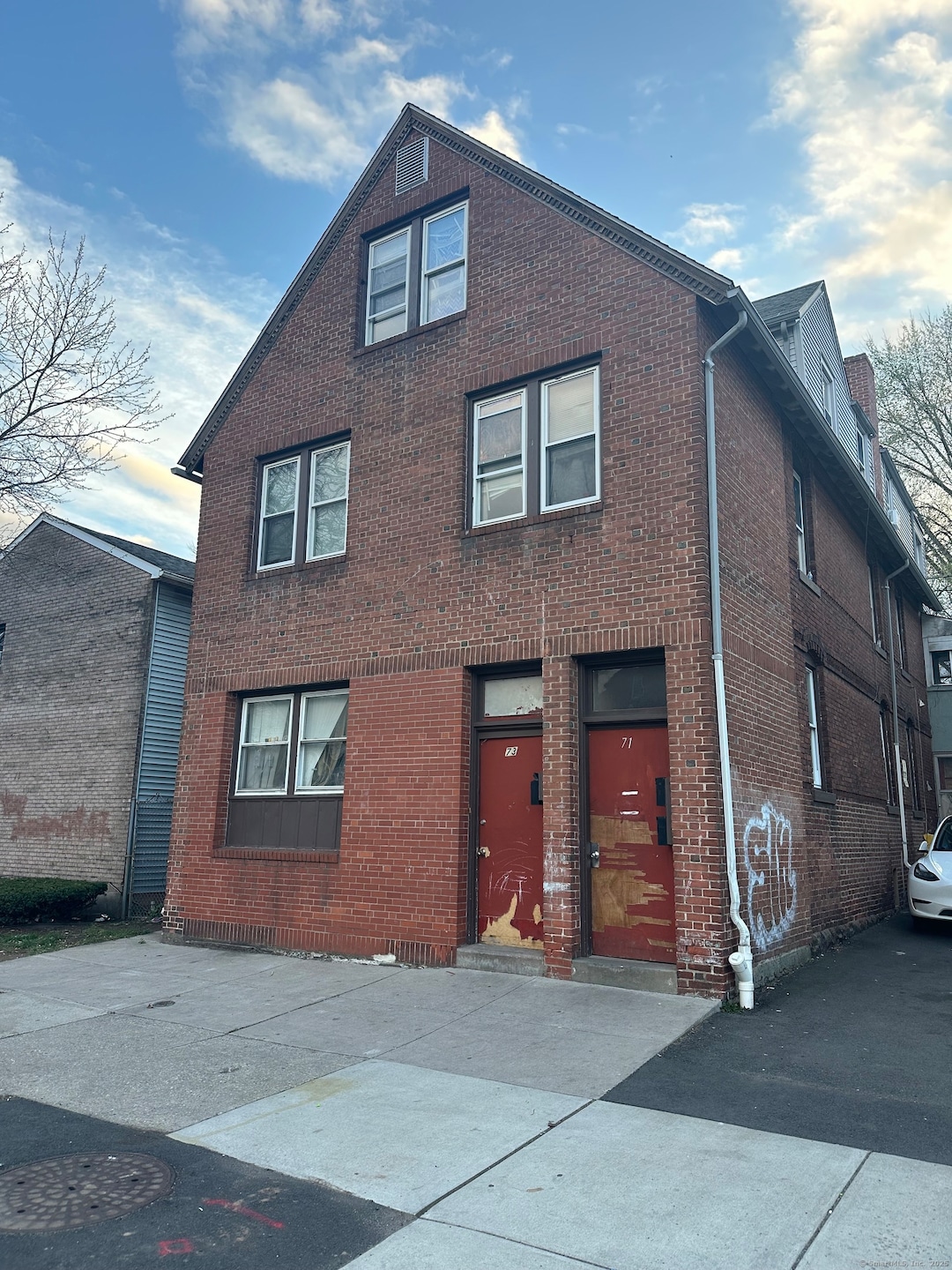 Under Contract $409,000