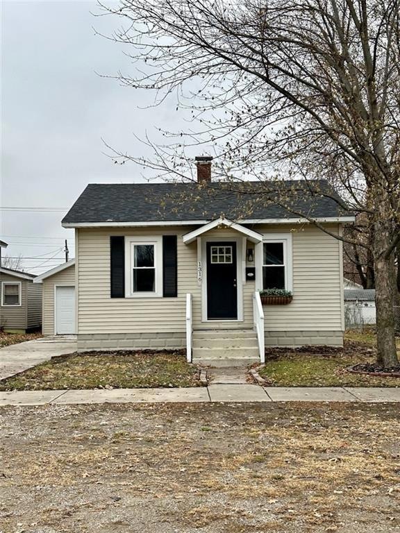 1316 Moultrie Ave, Mattoon, IL 61938 - photo 1