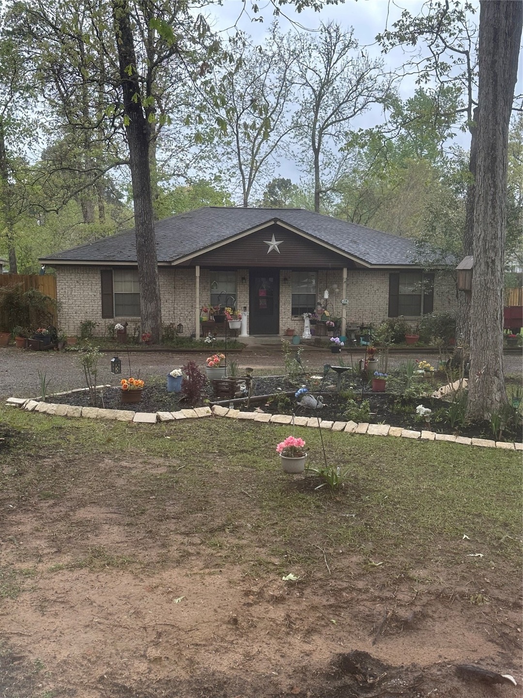 Welcome to 10775 Royal Forest!