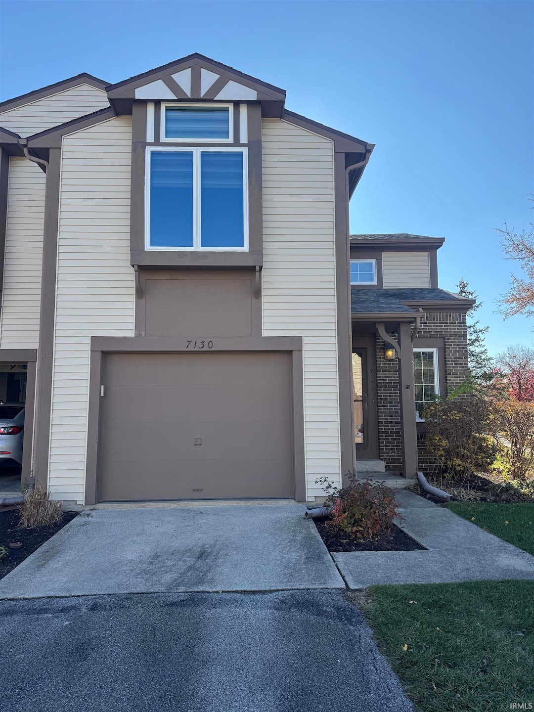 7130 Thamesford Dr, Fort Wayne, IN 46835 - photo 1