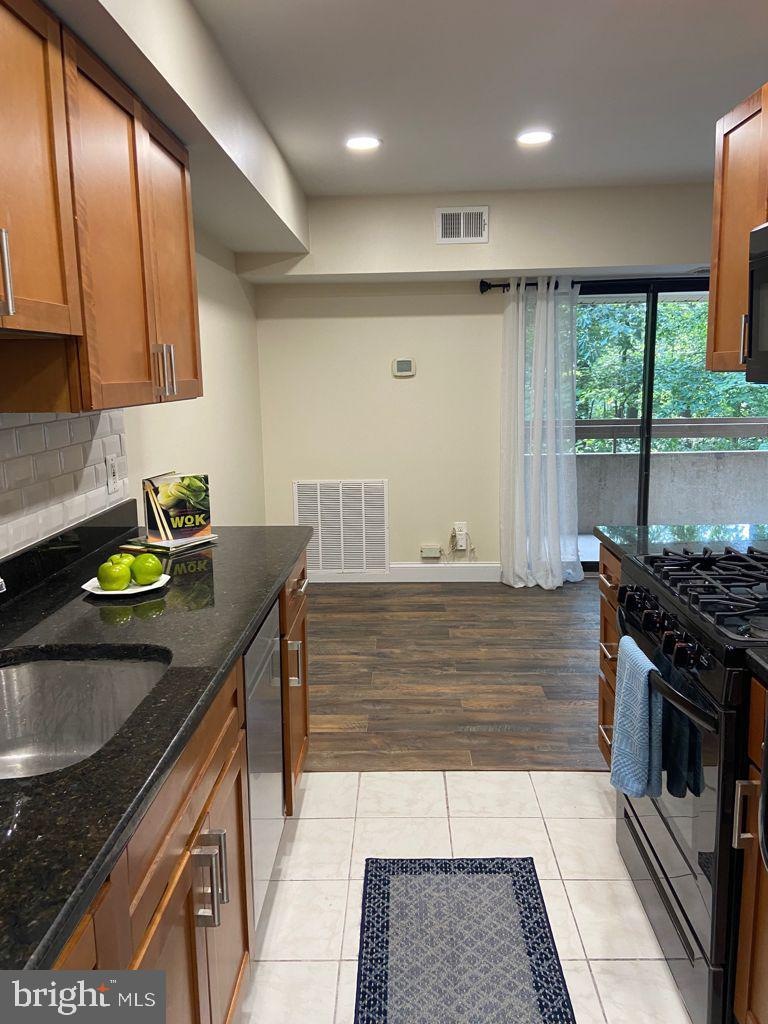 2341 Freetown Ct unit 22C, Reston, VA 20191 - photo 1