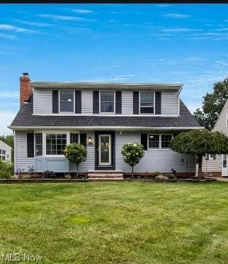View of front of property featuring a front yard