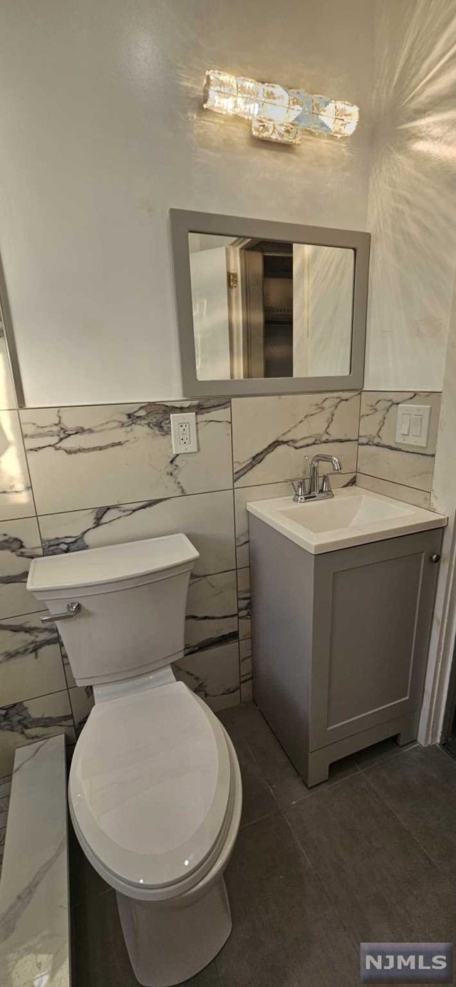 81 Union St unit 2, East Rutherford, NJ 07073 - photo 1