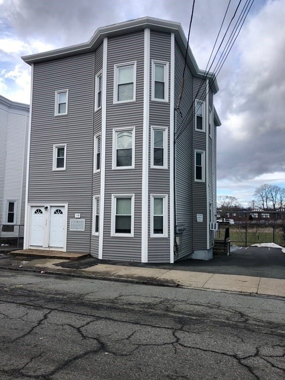 158 Park St unit 1, Beverly, MA 01915 - photo 1