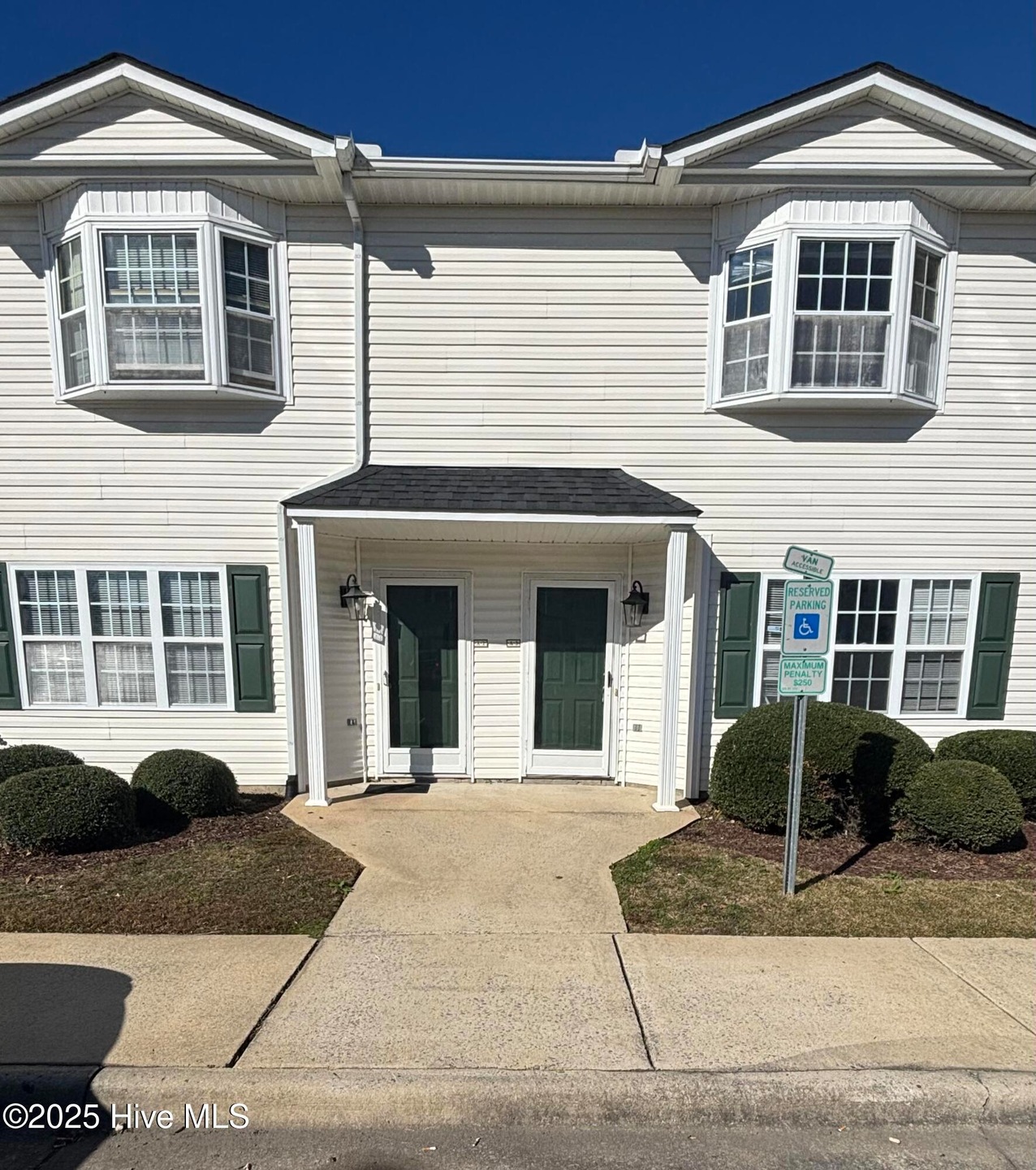 1201 Cross Creek Cir unit 3, Greenville, NC 27834 - photo 1