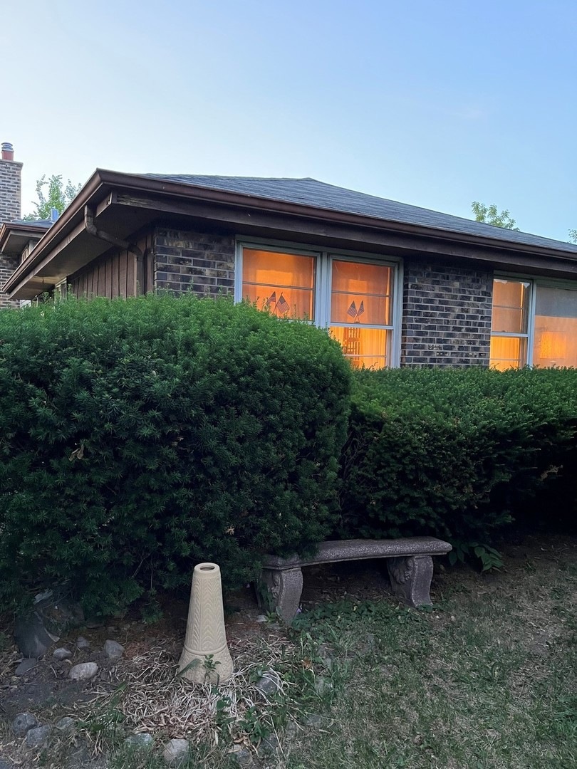 345 E 1st St, Elmhurst, IL 60126 - photo 1