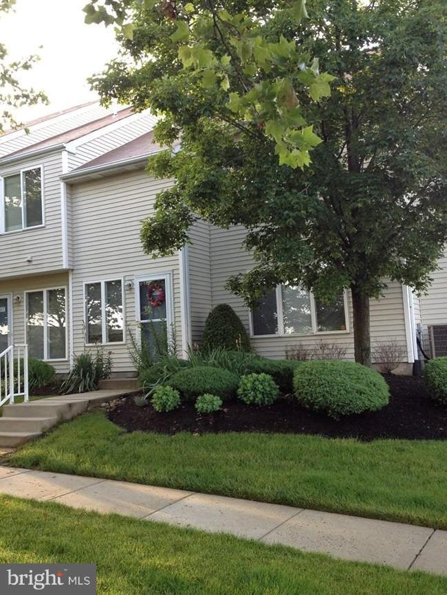 908 Barbaras Ct, North Wales, PA 19454 - photo 1