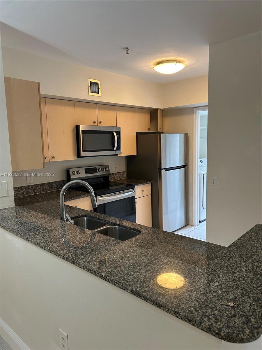 2494 Centergate Dr unit 302, Miramar, FL 33025 - photo 1