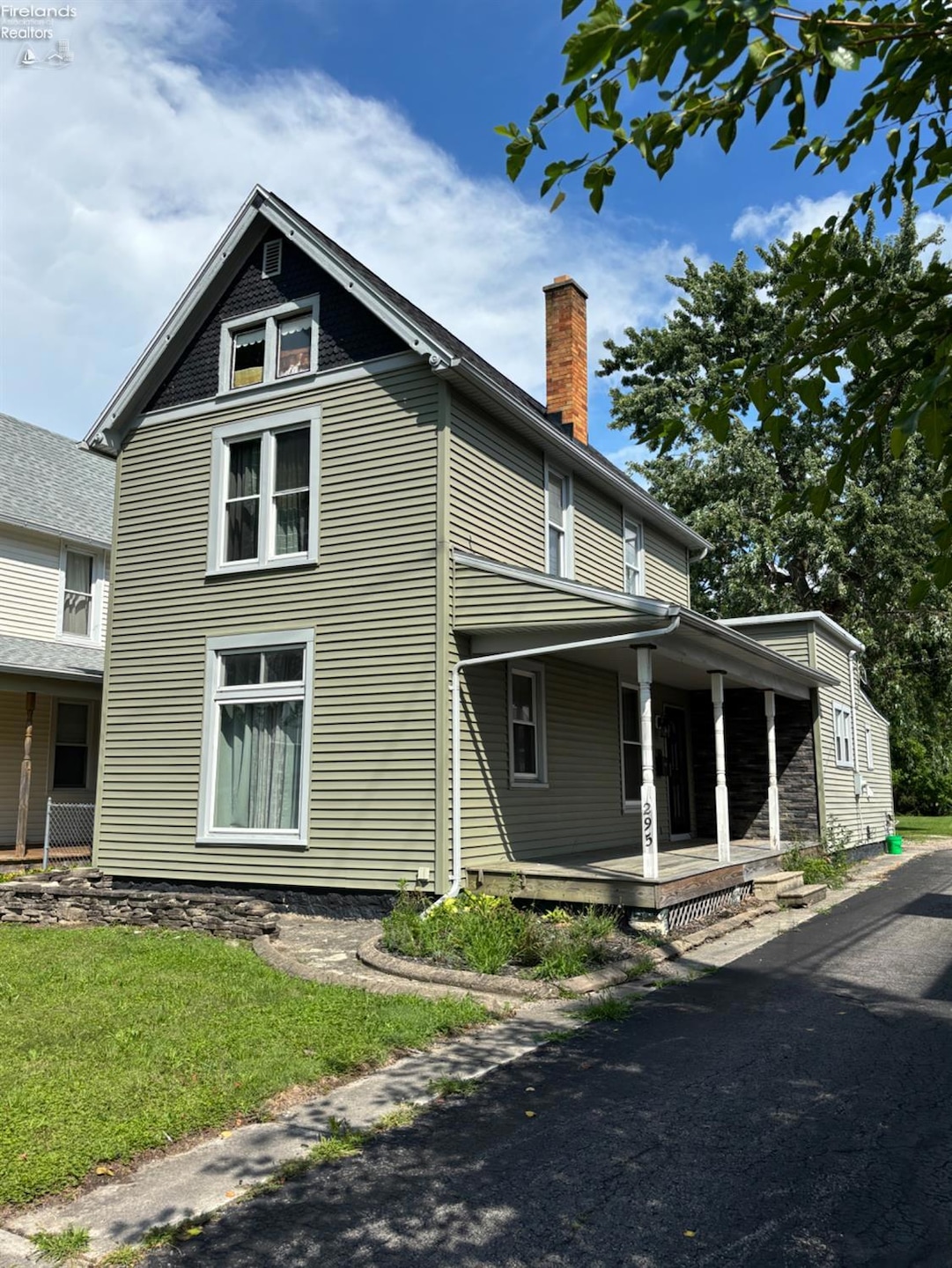 295 Circular St, Tiffin, OH 44883 - photo 1