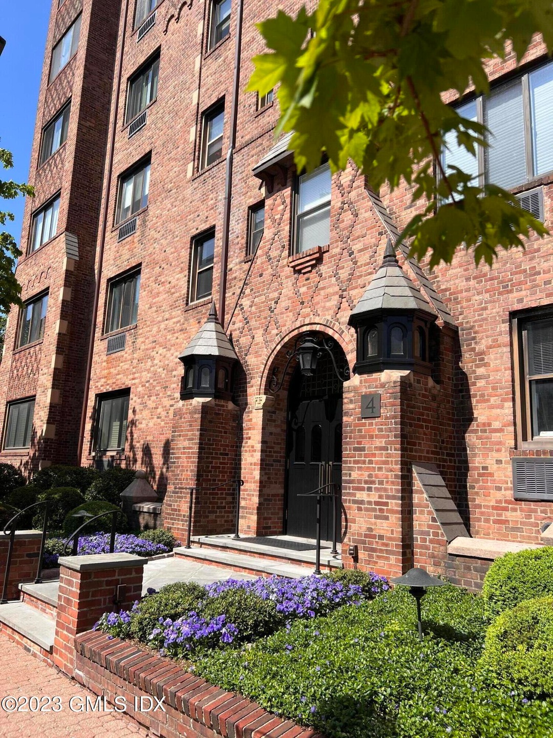 Lafayette Court Entrance