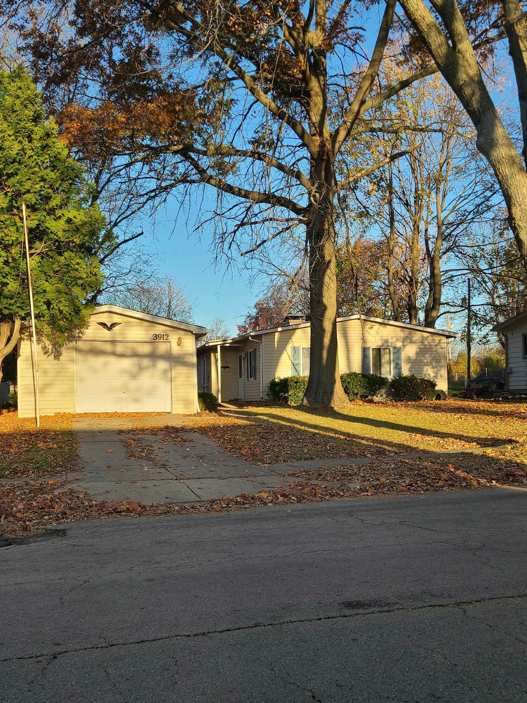 3912 Latham St, Rockford, IL 61103 - photo 1