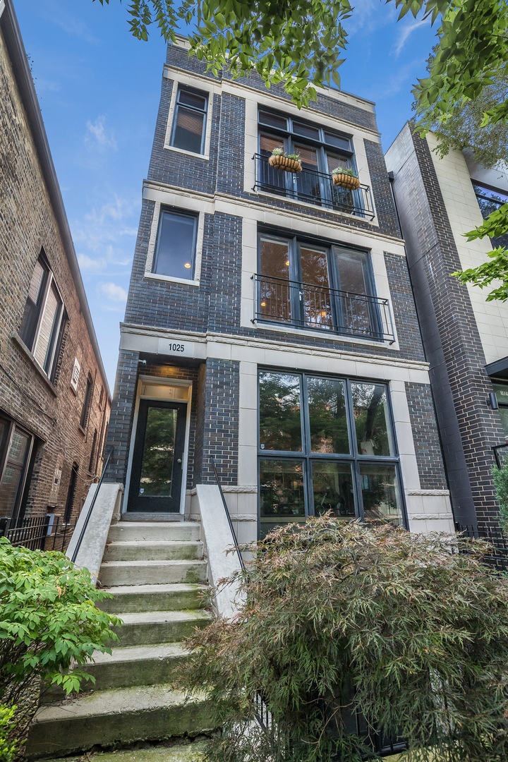 1025 N Honore St unit 2, Chicago, IL 60622 - photo 1