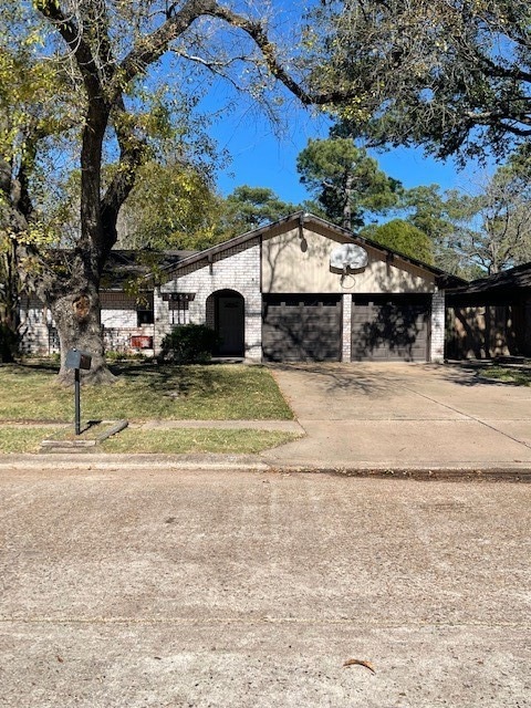 7254 Stonegate Dr, Houston, TX 77040 - photo 1