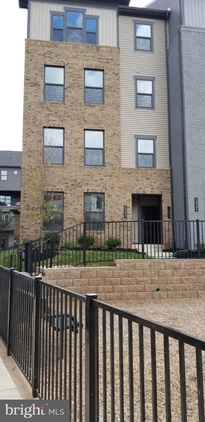 13230 Lake Woodland Way unit 5J, Herndon, VA 20171 - photo 1