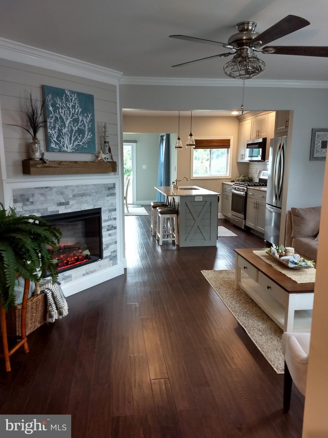 712 Maryland Ave, Essex, MD 21221 - photo 1