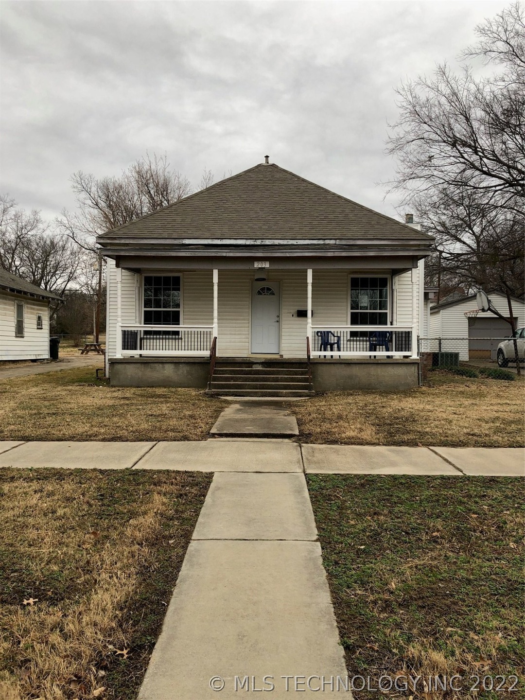 203 W Mckinley Ave, Sapulpa, OK 74066 - photo 1