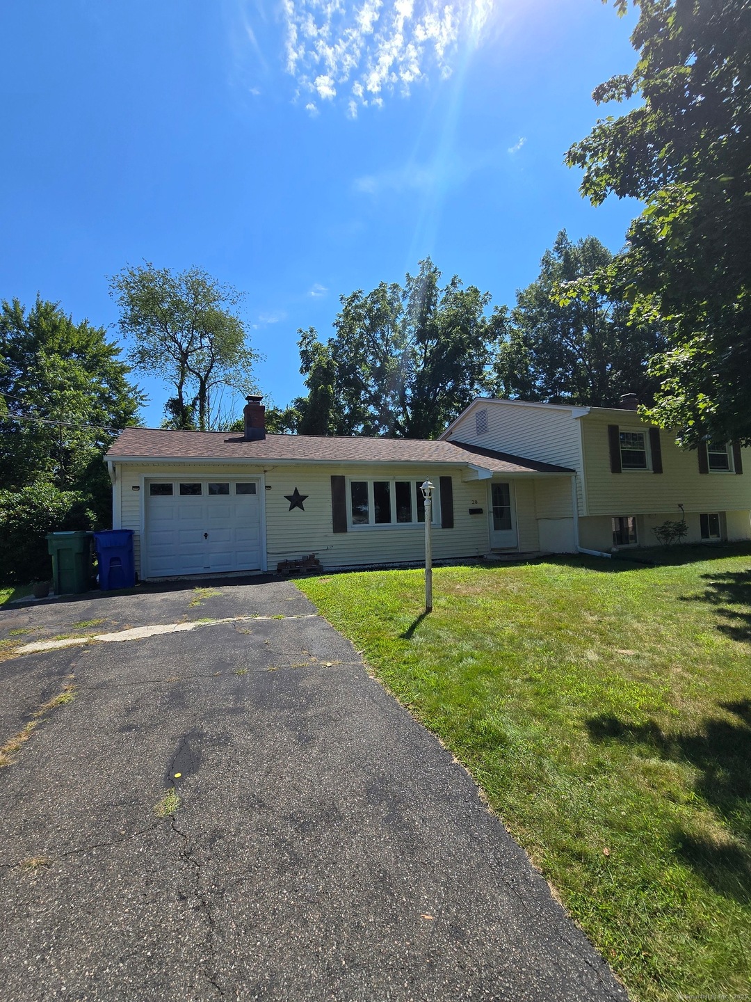 20 Craigmore Rd, Bloomfield, CT 06002 - photo 1