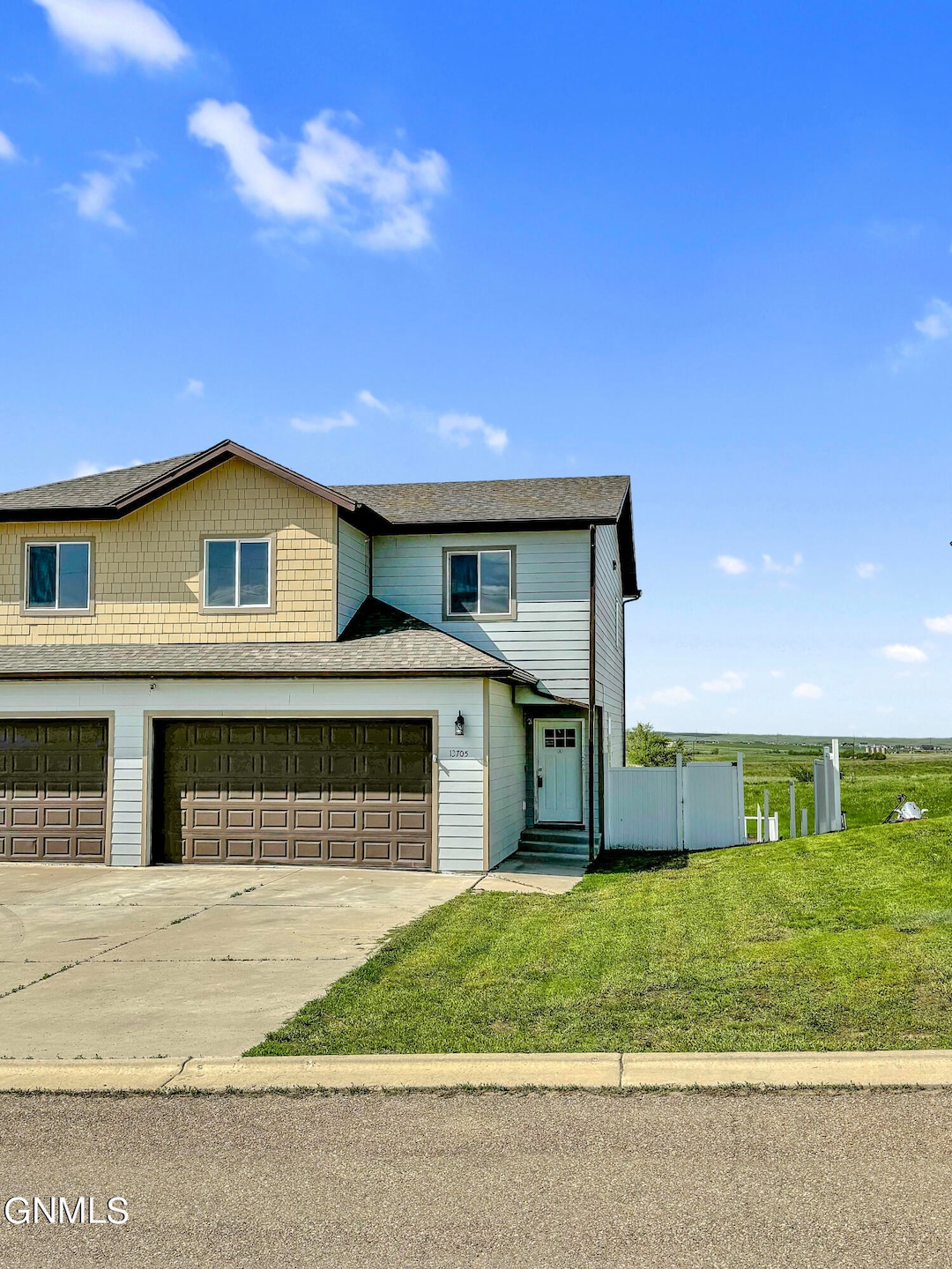 13705 Kristina St, Williston, ND 58801 - photo 1