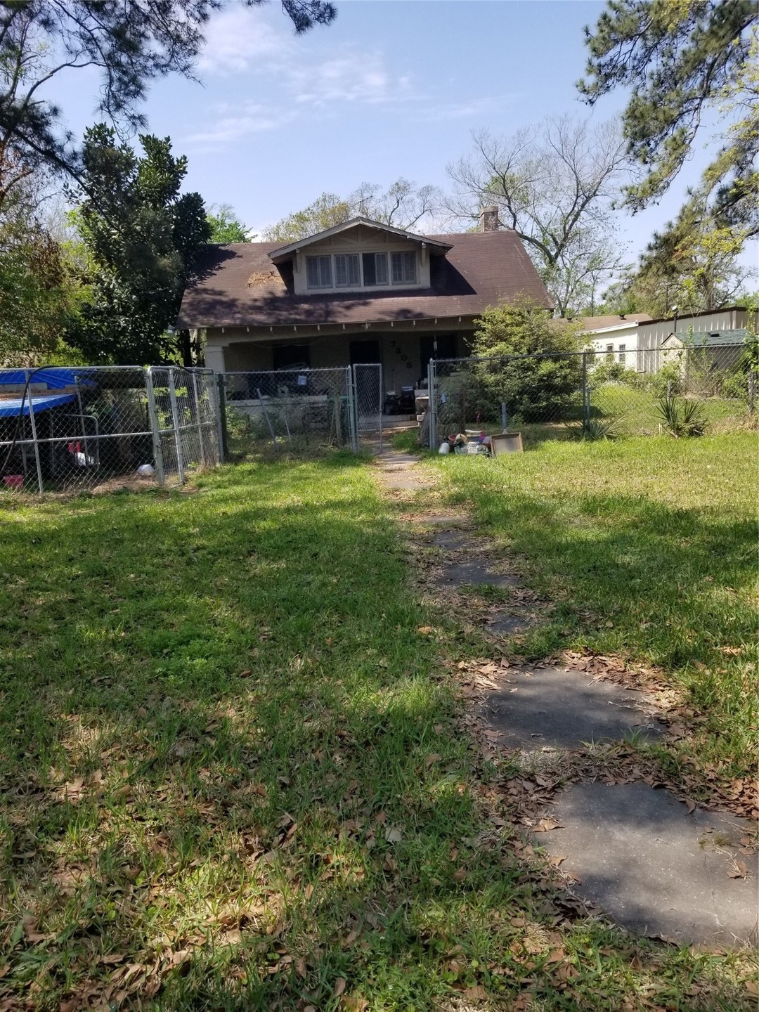 7305 Roswell St, Houston, TX 77022 - photo 1