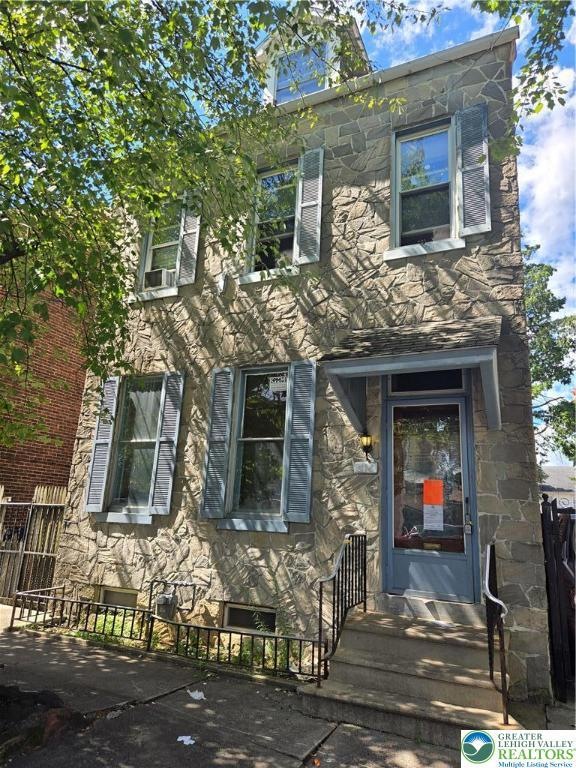 516 N 9th St unit 1, Allentown, PA 18102 - photo 1