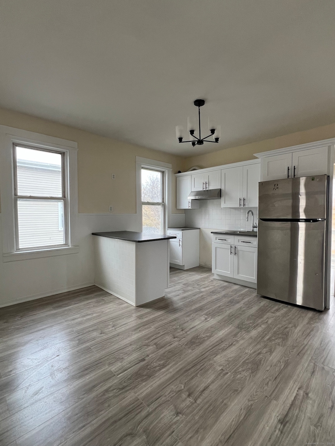 109 Elizabeth St unit 2, Bridgeport, CT 06610 - photo 1