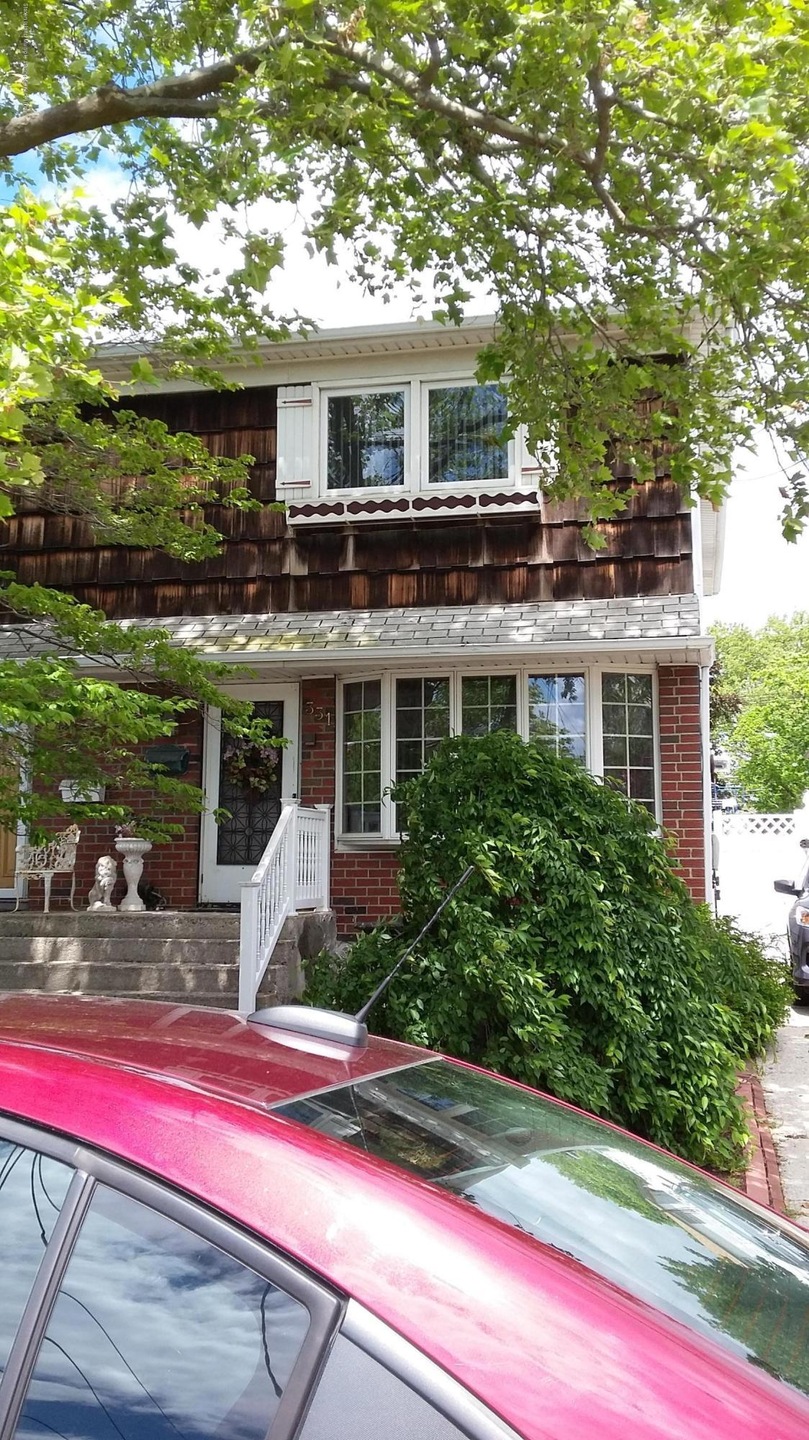 331 Dongan Hills Ave
