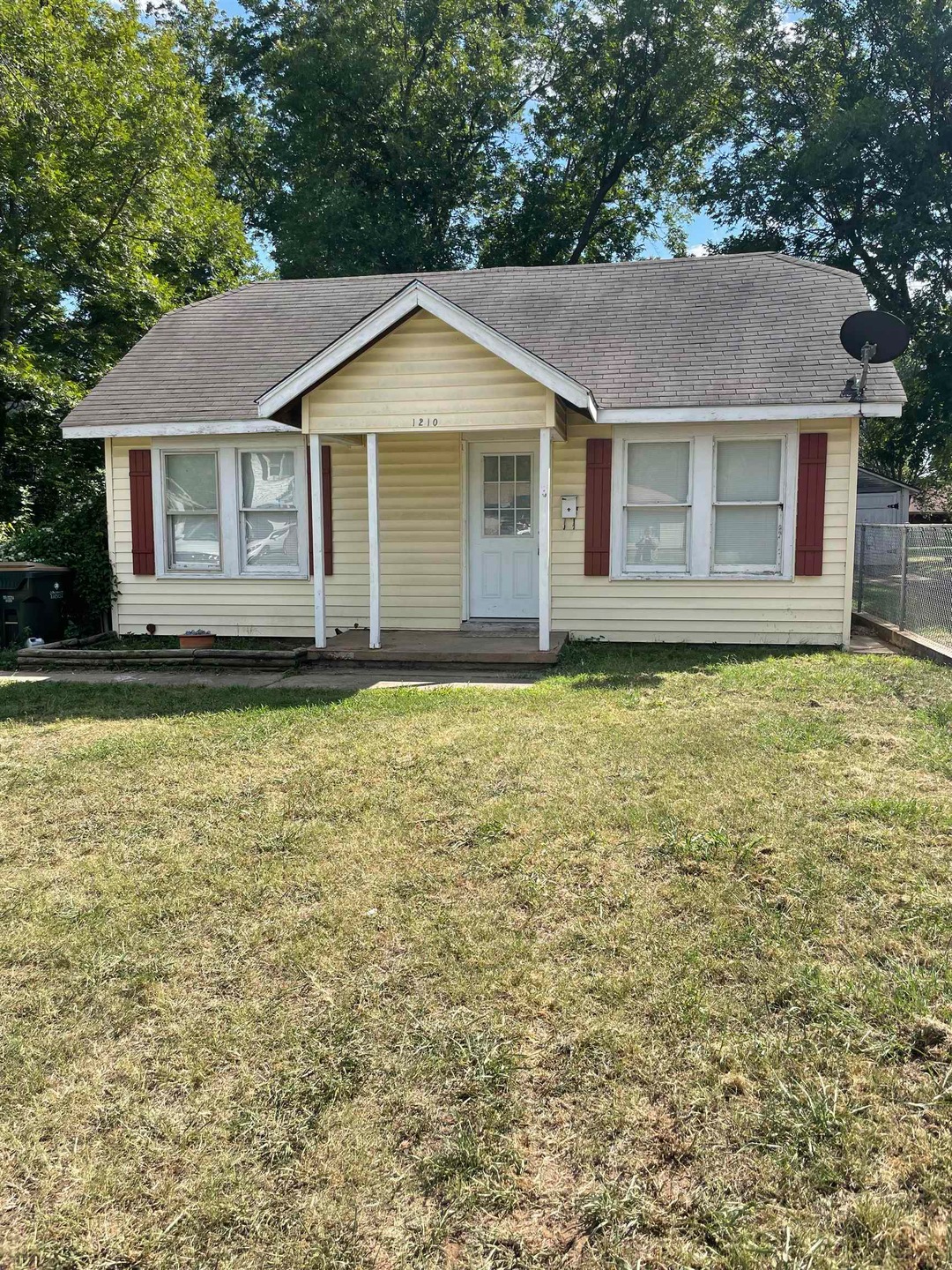 1210 W Pine Ave, Duncan, OK 73533 - photo 1