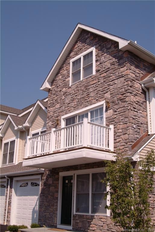 39 Maple Tree Ave unit 8, Stamford, CT 06906 - photo 1