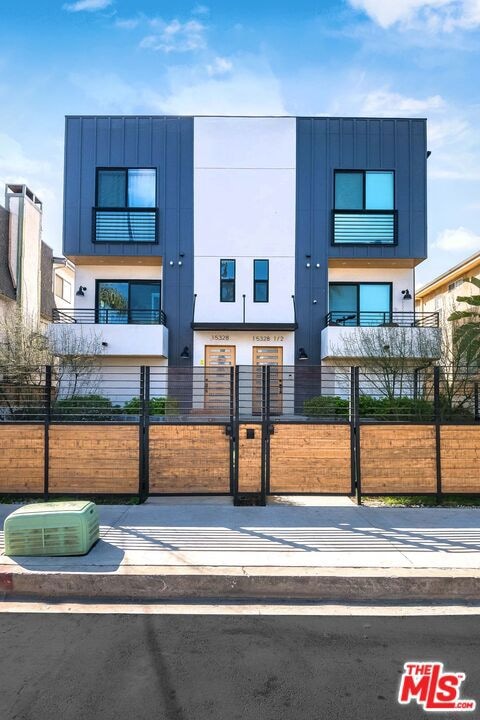 15328 Weddington St unit 1, Sherman Oaks, CA 91411 - photo 1
