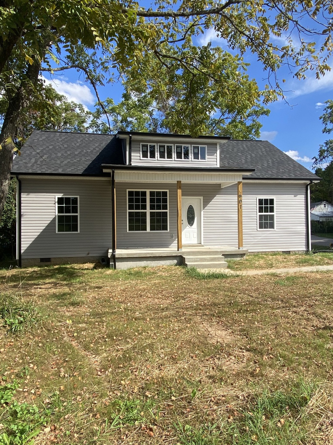 601 N Charlotte St, Dickson, TN 37055 - photo 1