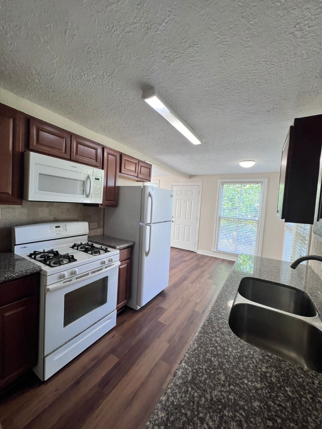 5606 Robertson St unit 3, Houston, TX 77009 - photo 1