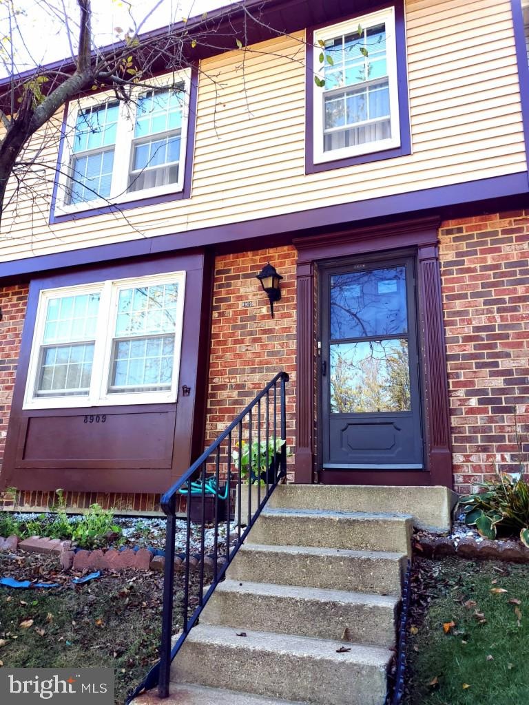 8909 Gutman Ct, Springfield, VA 22153 - photo 1