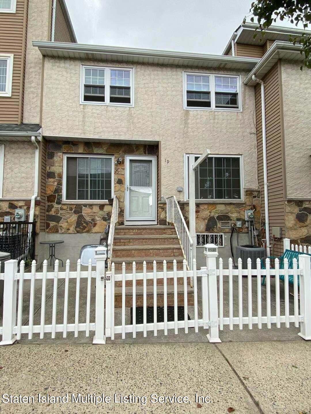 19 Sky Ln, Staten Island, NY 10304 - photo 1