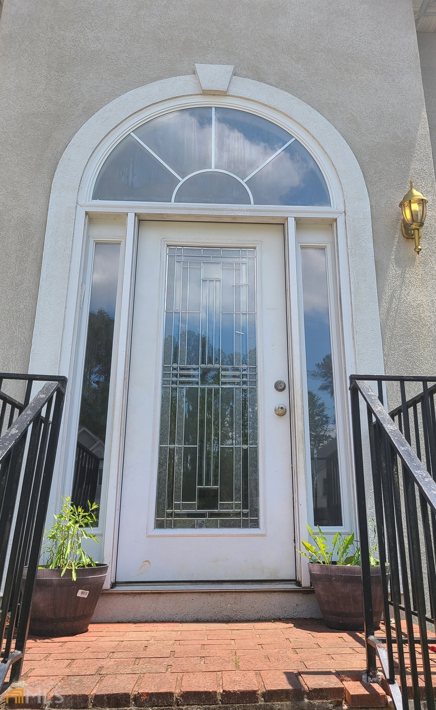 EXTERIOR FRONT DOOR