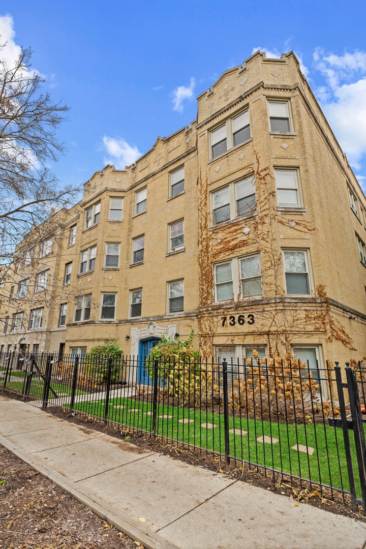 unlisted-address, Chicago, IL 60645 - photo 1