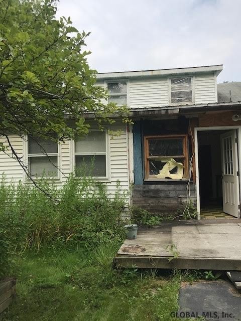 331 Richfield St, Troy, NY 12182 - photo 1