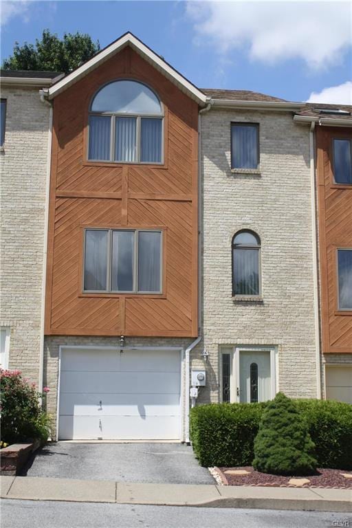 164 Shiloh Ct, Whitehall, PA 18052 - photo 1