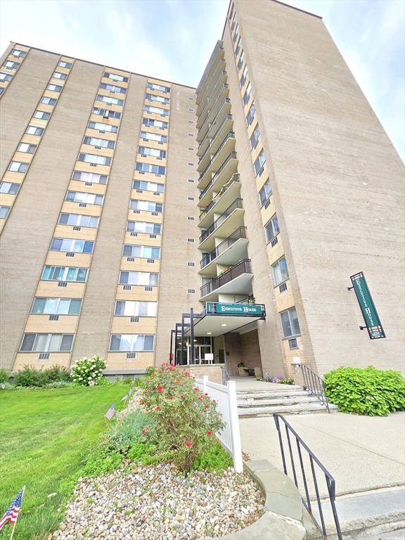 Executive House unit 13A, Quincy, MA 02169 - photo 1