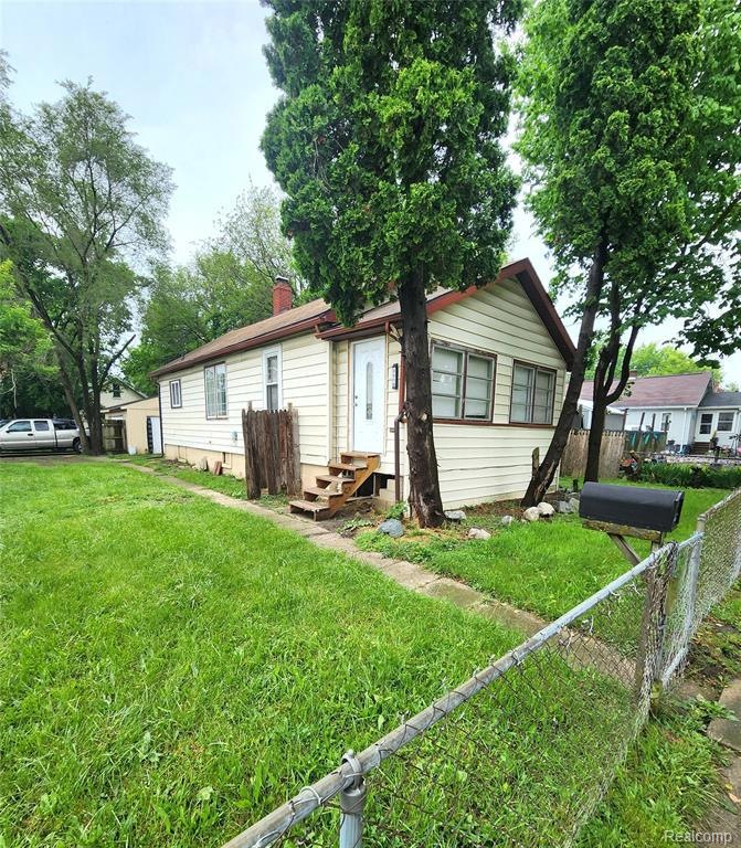 2518 Thom St, Flint, MI 48506 - photo 1