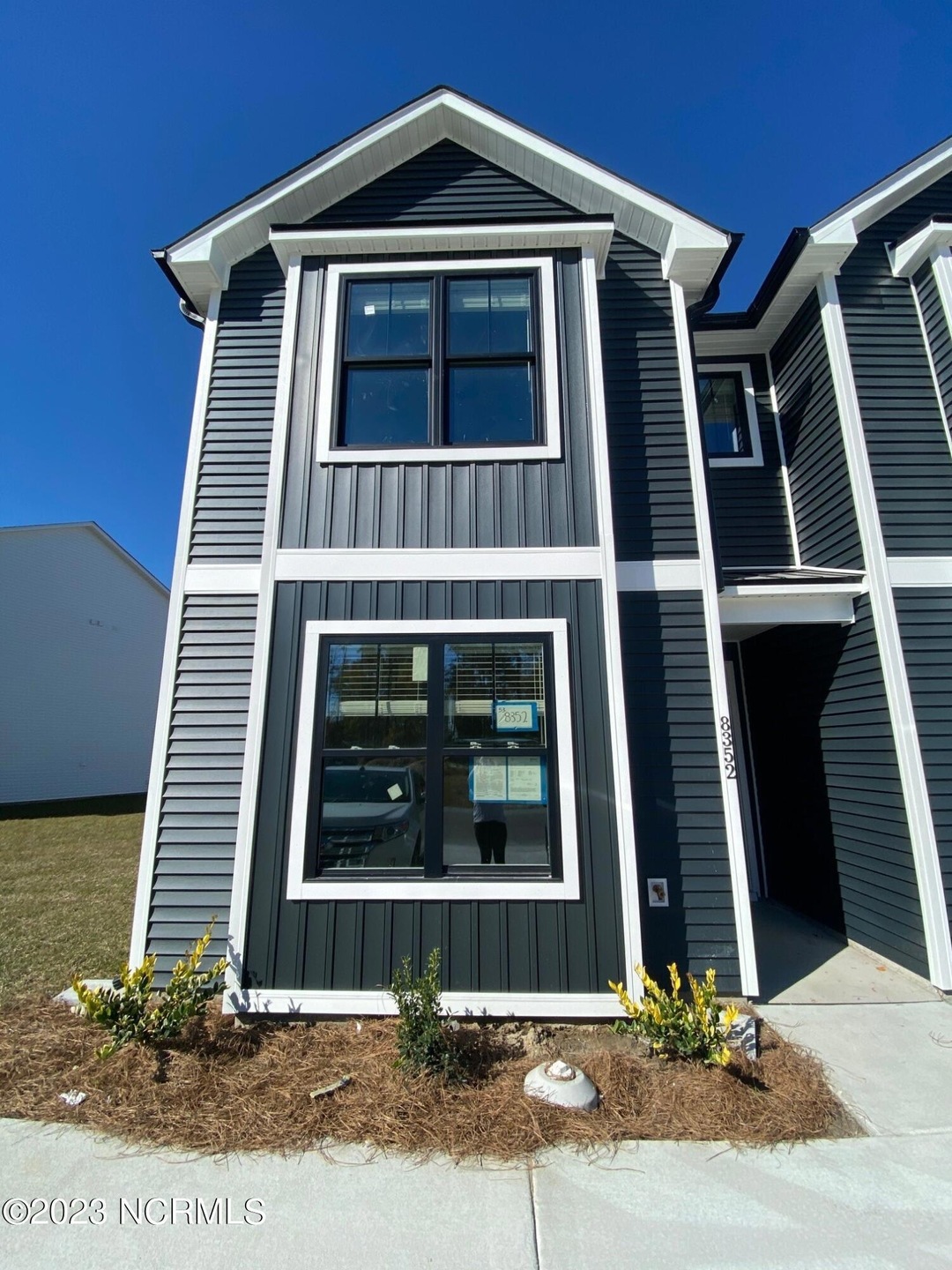 8352 Paramount Point Exterior