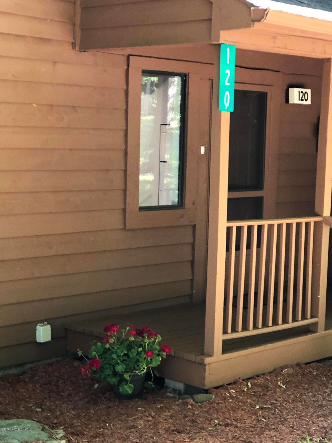 120 Meadow View Ct, Bushkill, PA 18324 - photo 1