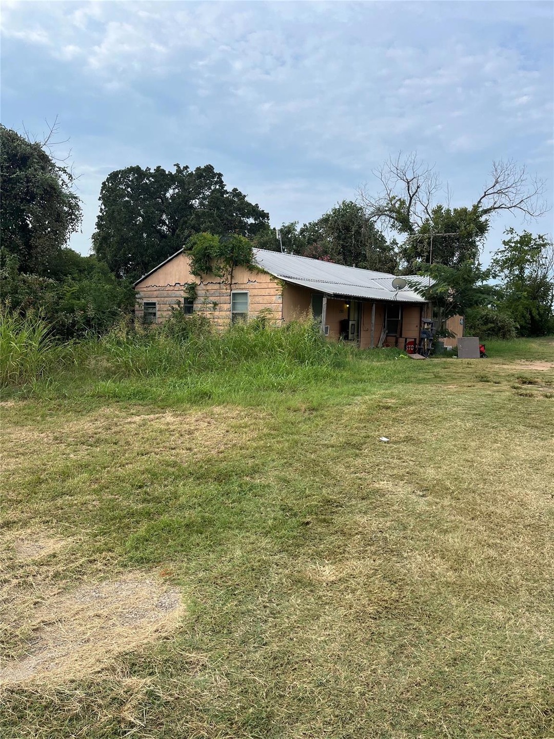 750 Jay Bird Ln, Springtown, TX 76082 - photo 1